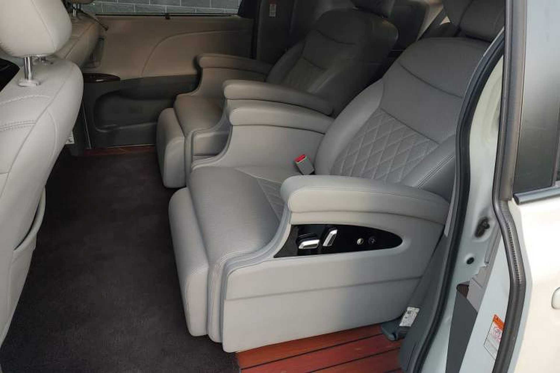 Used Toyota SIENNA 2017 3.5L Four-Wheel Drive LE Trim 7 Seats – U.S. Specification Left Rear Seat