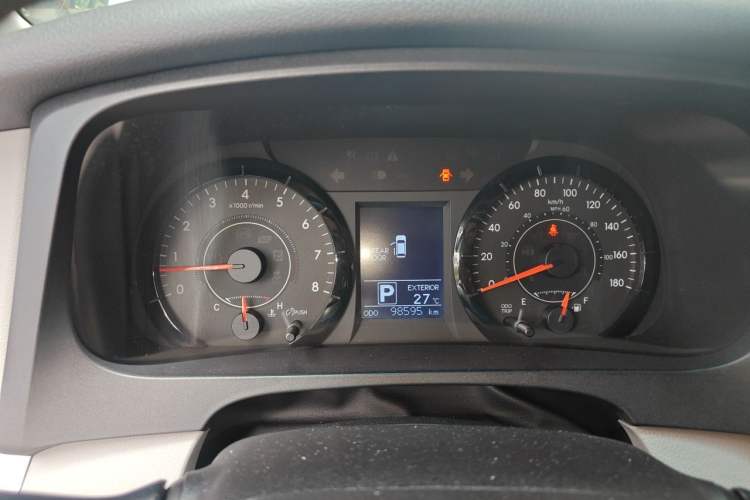 Used Toyota SIENNA  Odometer Close Up