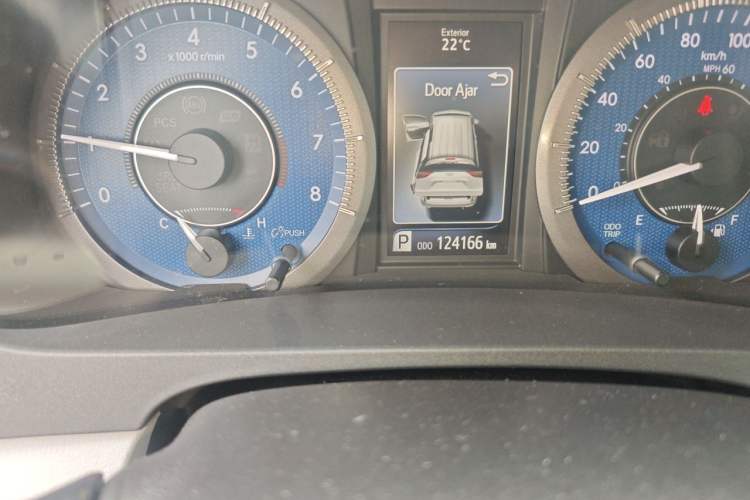 Used Toyota SIENNA  Odometer Close Up