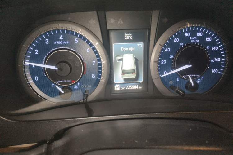 Used Toyota SIENNA  Odometer Close Up