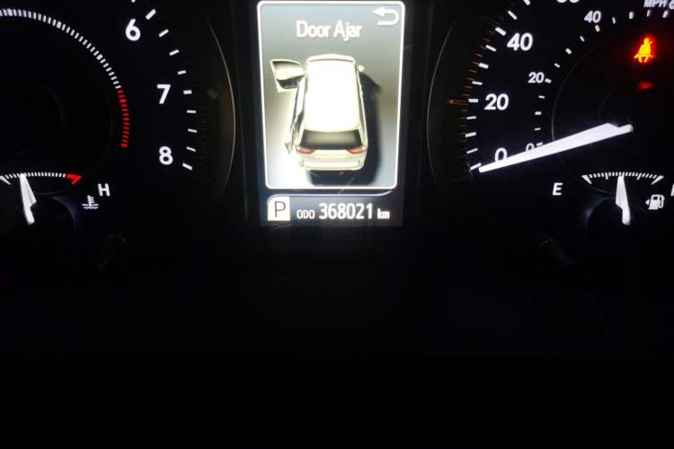 Used Toyota SIENNA  Odometer Close Up