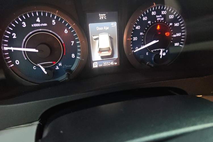 Used Toyota SIENNA  Odometer Close Up