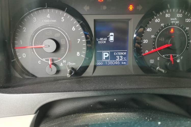 Used Toyota SIENNA  Odometer Close Up