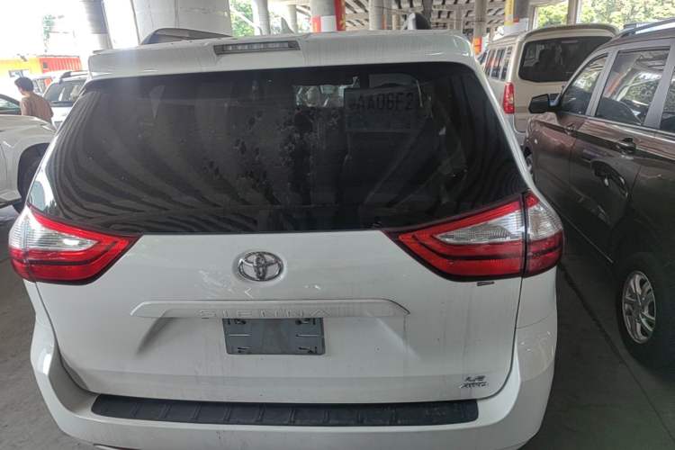 Used Toyota SIENNA 2017 3.5L Four-Wheel Drive LE Trim 7 Seats – U.S. Specification Rear