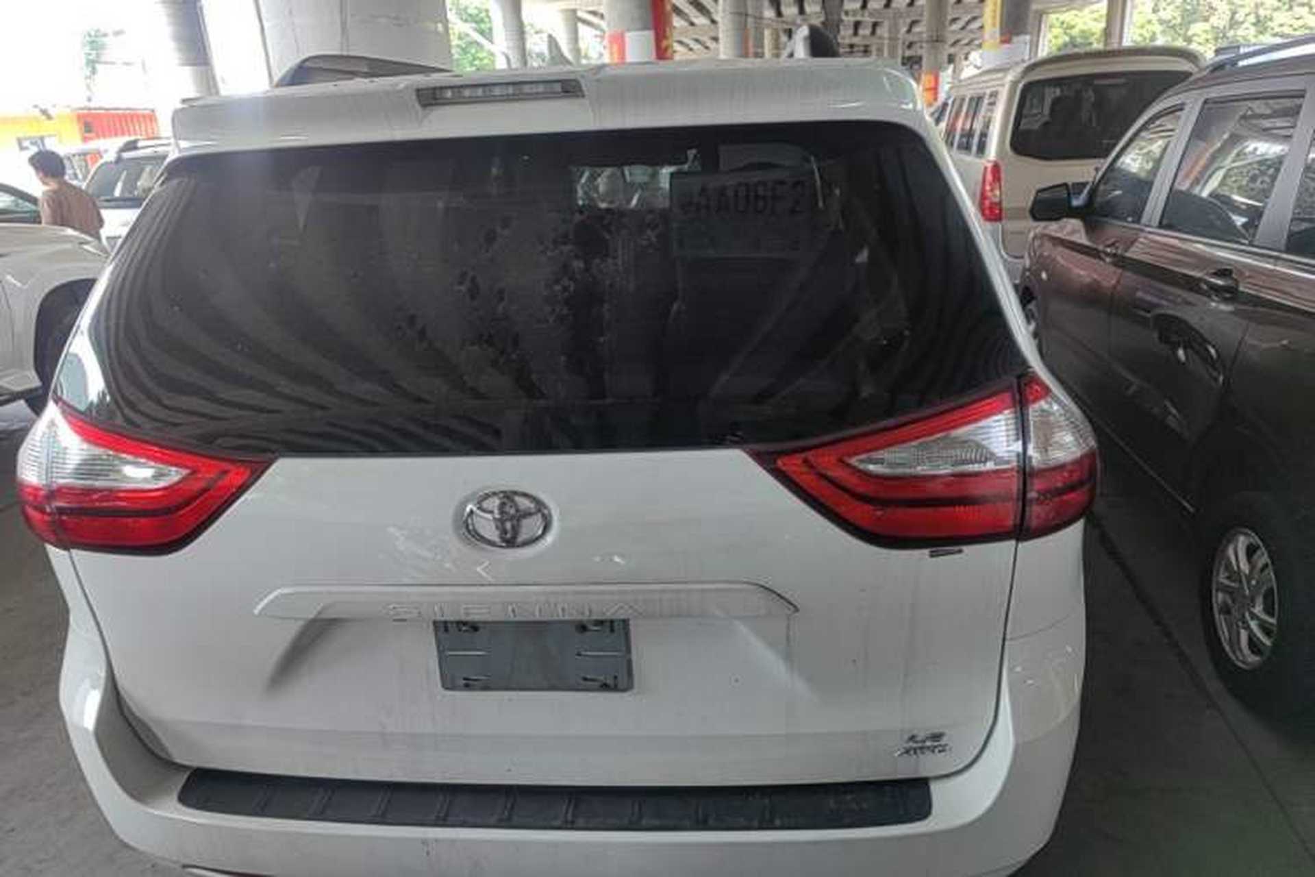 Used Toyota SIENNA 2017 3.5L Four-Wheel Drive LE Trim 7 Seats – U.S. Specification Rear