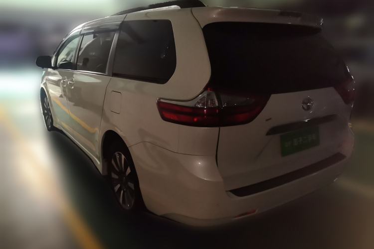 Used Toyota SIENNA 2017 3.5L Four-Wheel Drive XLE 7-Seater U.S. Specification Rear Left 45 Deg