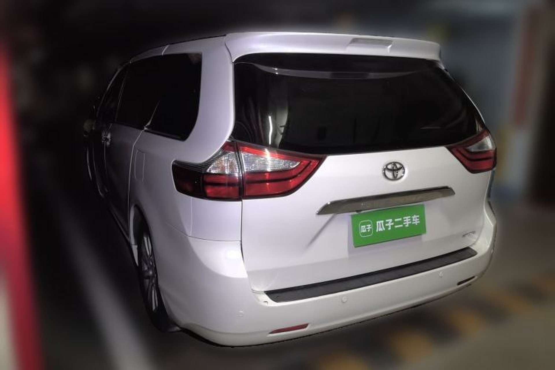 Used Toyota SIENNA  Rear Left 45 Deg