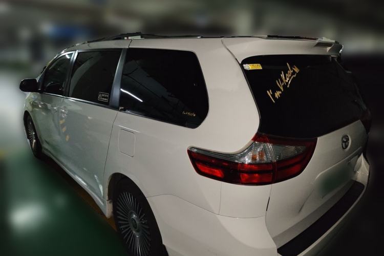 Used Toyota SIENNA  Rear Left 45 Deg