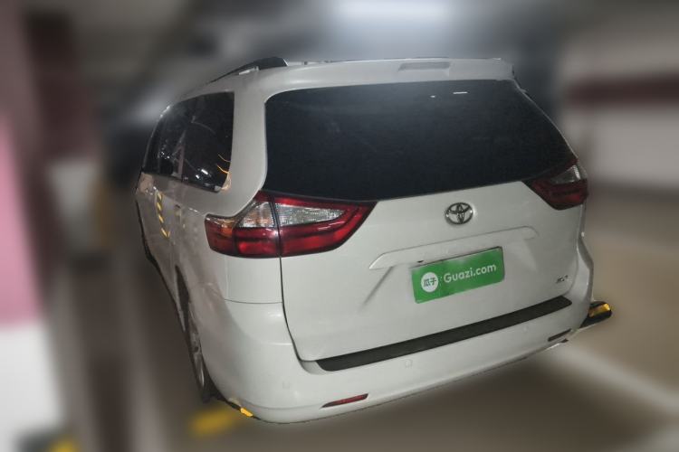 Used Toyota SIENNA  Rear Left 45 Deg