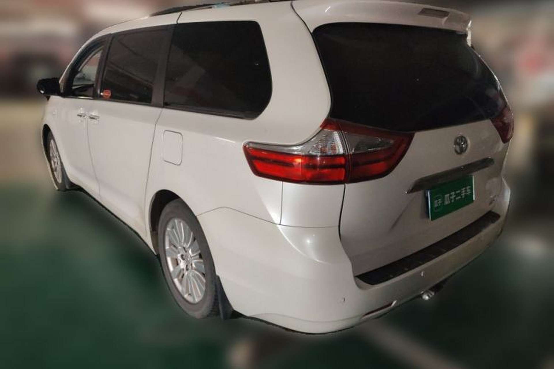 Used Toyota SIENNA  Rear Left 45 Deg