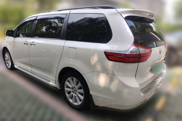Used Toyota SIENNA 2017 3.5L Four-Wheel Drive Limited 7-Seater Canadian Version Rear Left 45 Deg
