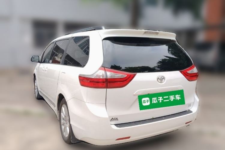 Used Toyota SIENNA 2017 3.5L Four-Wheel Drive LE Trim 7 Seats – U.S. Specification Rear Left 45 Deg