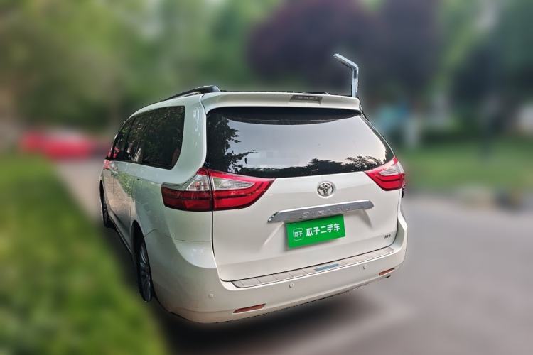 Used Toyota SIENNA  Rear Left 45 Deg