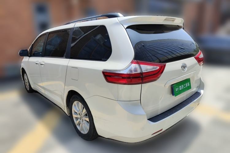 Used Toyota SIENNA 2017 3.5L Four-Wheel Drive LE Trim 7 Seats – U.S. Specification Rear Left 45 Deg