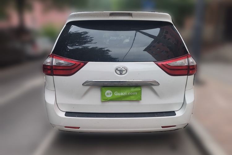 Used Toyota SIENNA 2017 3.5L Four-Wheel Drive LE Trim 7 Seats – U.S. Specification Rear