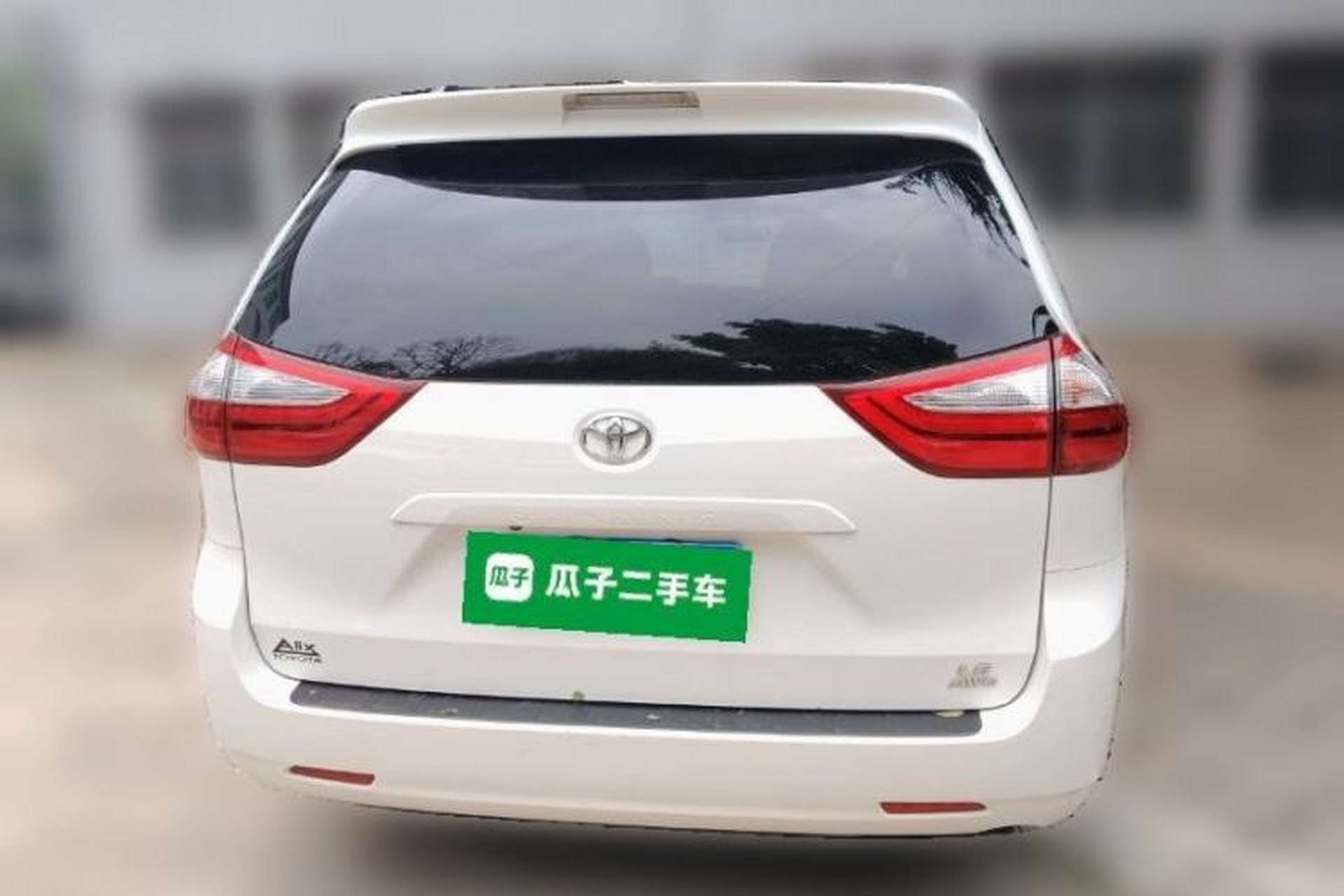 Used Toyota SIENNA 2017 3.5L Four-Wheel Drive LE Trim 7 Seats – U.S. Specification Rear