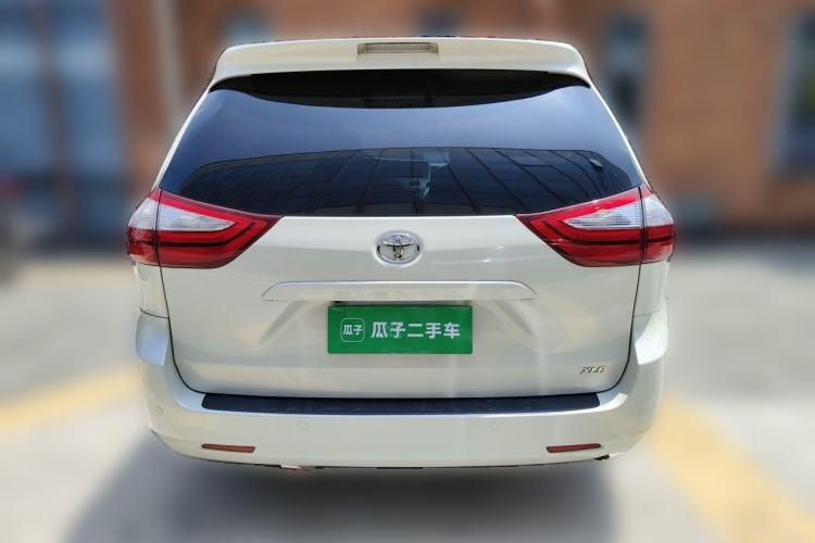 Used Toyota SIENNA 2017 3.5L Four-Wheel Drive LE Trim 7 Seats – U.S. Specification Rear