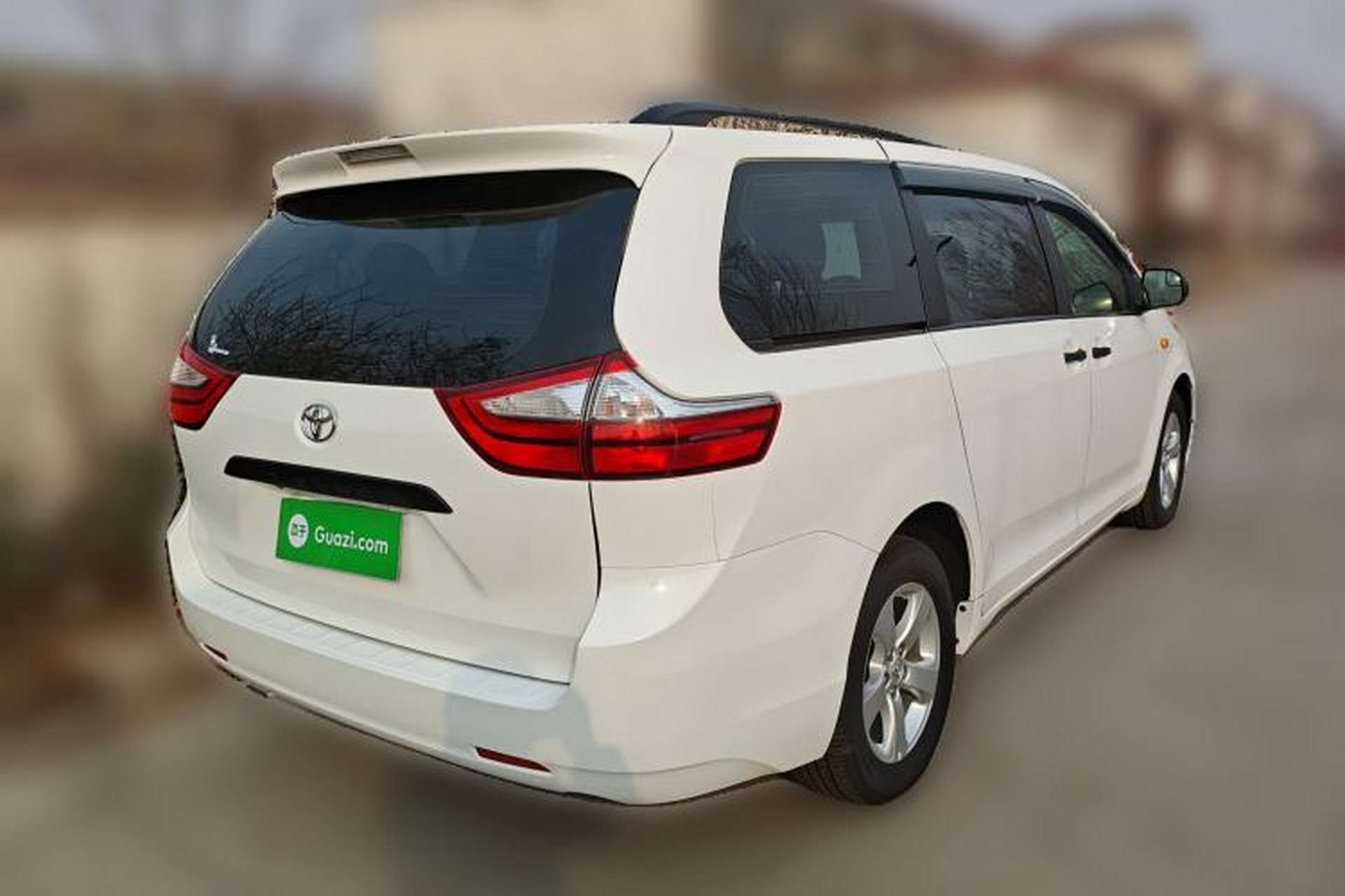 Used Toyota SIENNA 2017 3.5L 2WD SE 7-Seater Canadian Version Rear Right 45 Deg