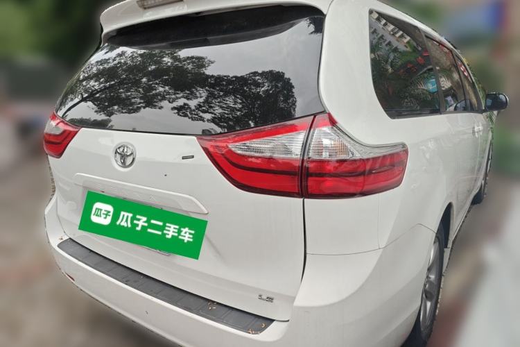 Used Toyota SIENNA  Rear Right 45 Deg