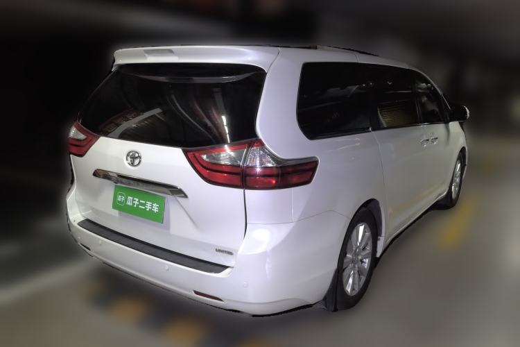 Used Toyota SIENNA  Rear Right 45 Deg