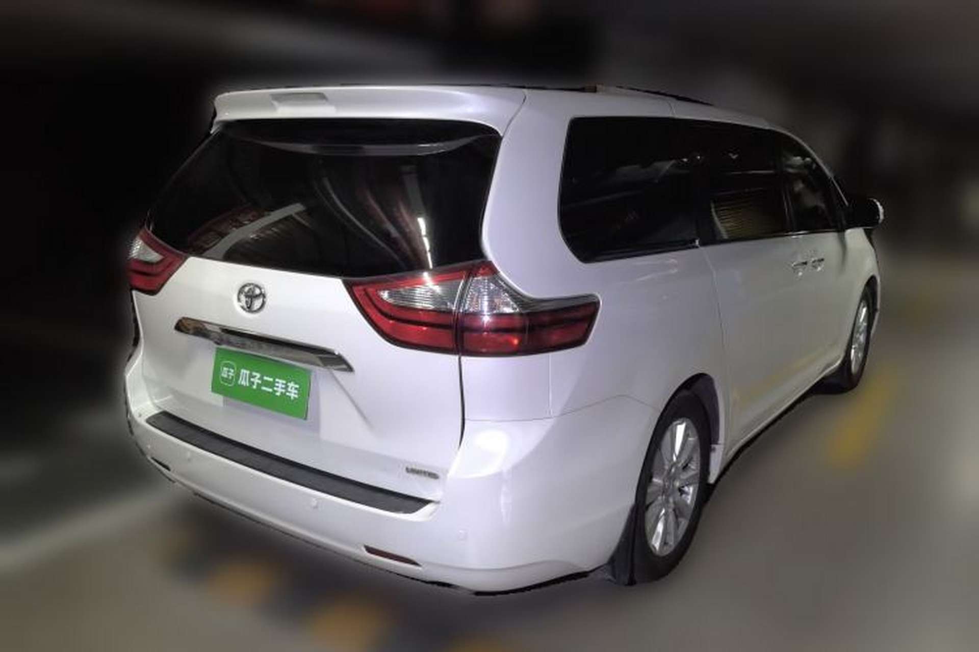 Used Toyota SIENNA  Rear Right 45 Deg