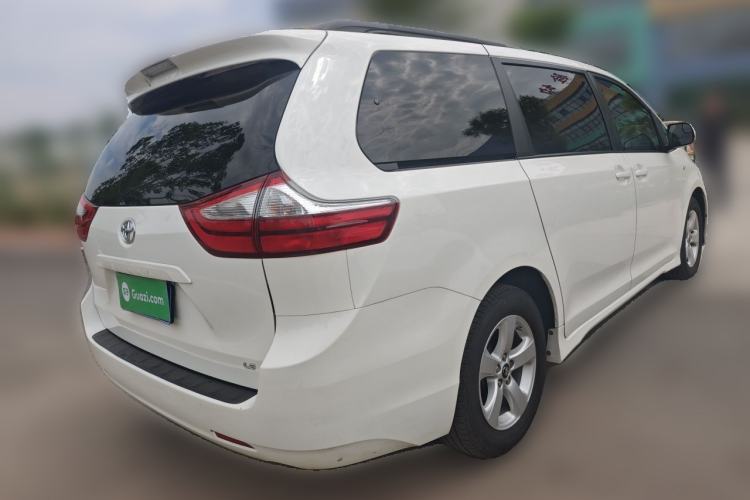 Used Toyota SIENNA  Rear Right 45 Deg