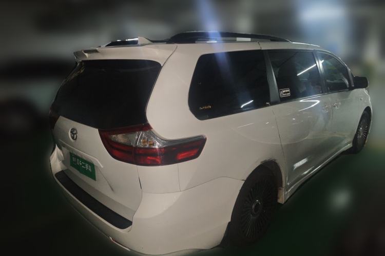 Used Toyota SIENNA  Rear Right 45 Deg