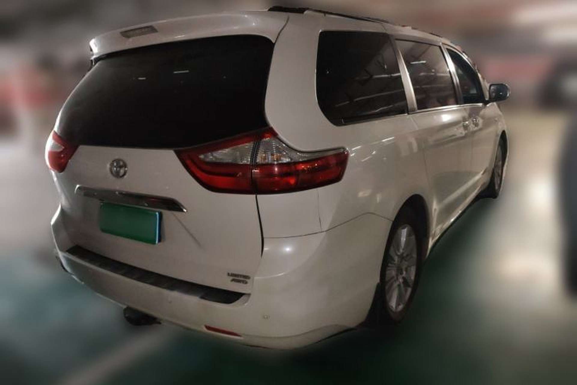 Used Toyota SIENNA  Rear Right 45 Deg