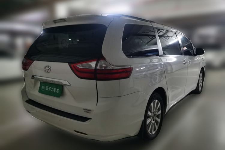 Used Toyota SIENNA  Rear Right 45 Deg