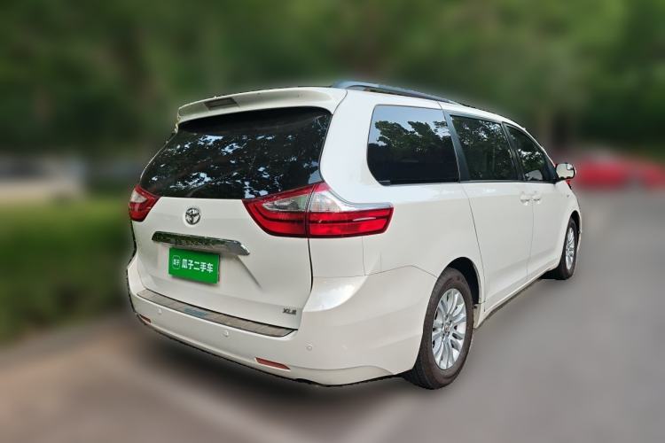 Used Toyota SIENNA  Rear Right 45 Deg