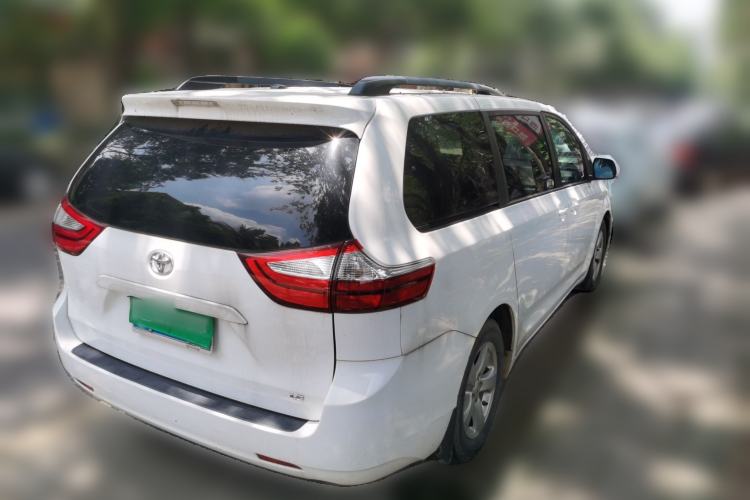 Used Toyota SIENNA  Rear Right 45 Deg