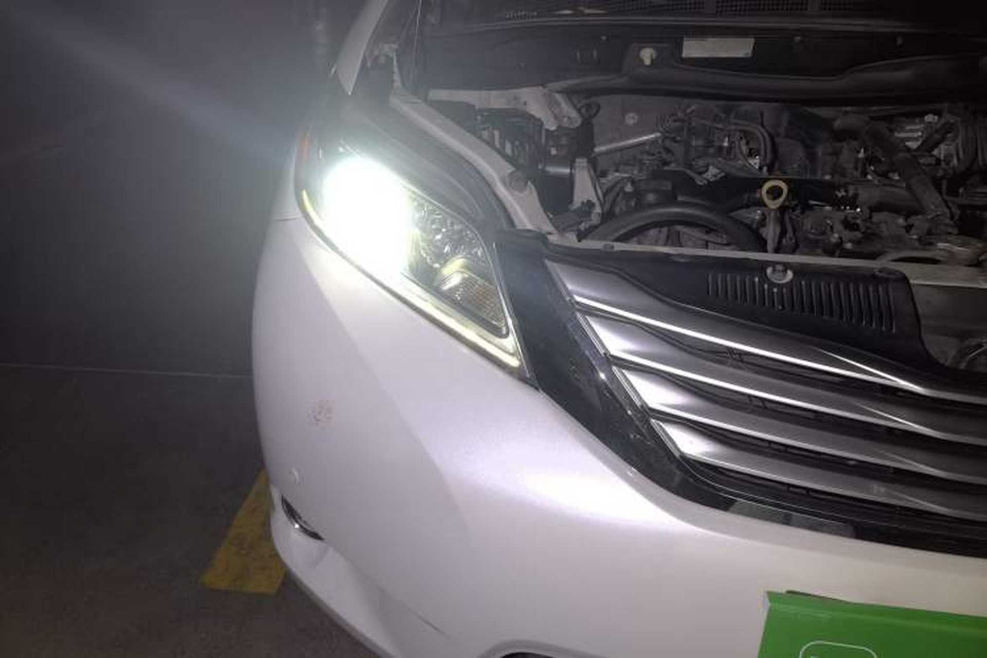 Used Toyota SIENNA  Right Front Headlight