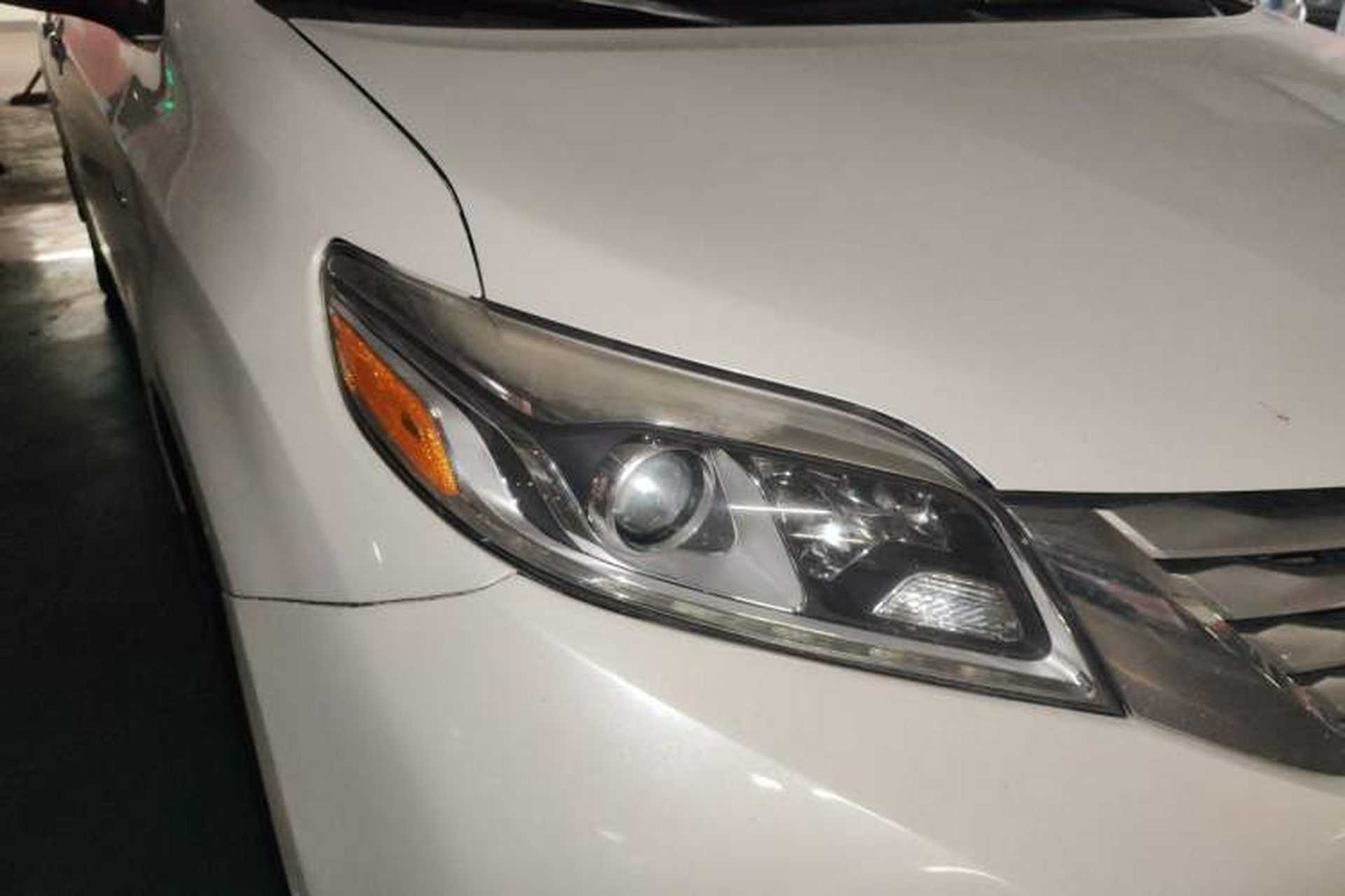 Used Toyota SIENNA  Right Front Headlight