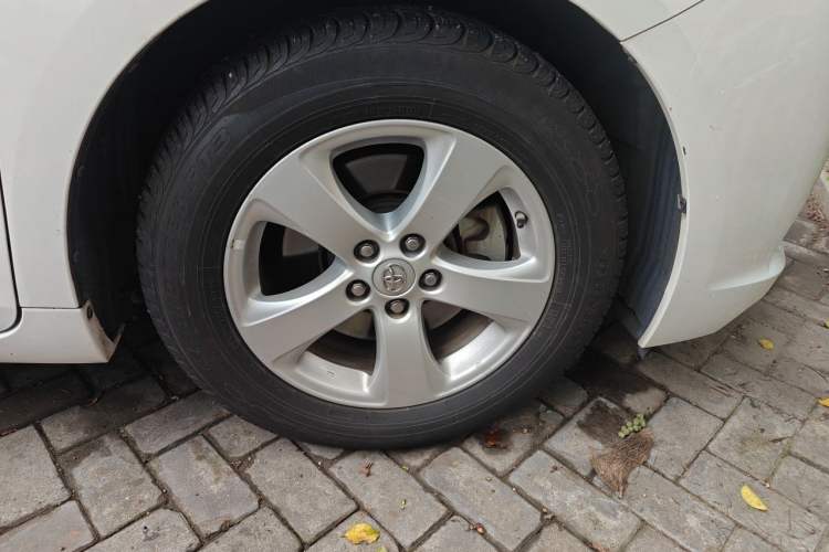 Used Toyota SIENNA  Right Front Wheel Hub
