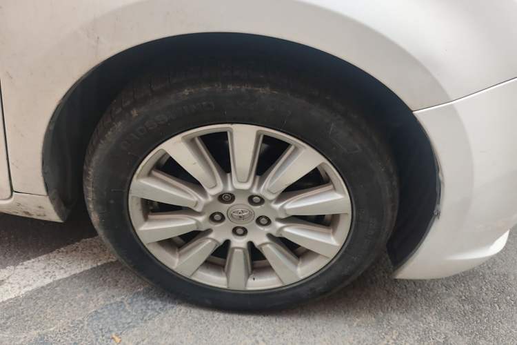 Used Toyota SIENNA 2017 3.5L Four-Wheel Drive LE Trim 7 Seats – U.S. Specification Right Front Wheel Hub