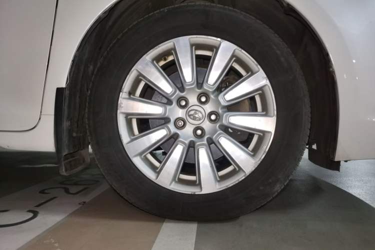 Used Toyota SIENNA  Right Front Wheel Hub