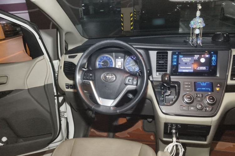 Used Toyota SIENNA  Steering Wheel