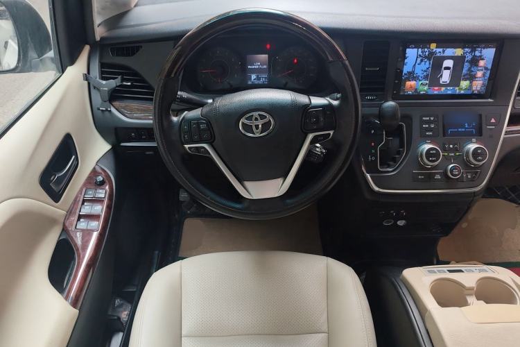 Used Toyota SIENNA 2017 3.5L Four-Wheel Drive LE Trim 7 Seats – U.S. Specification Steering Wheel