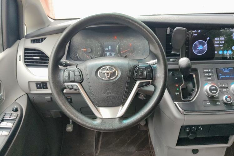 Used Toyota SIENNA 2017 3.5L Four-Wheel Drive LE Trim 7 Seats – U.S. Specification Steering Wheel