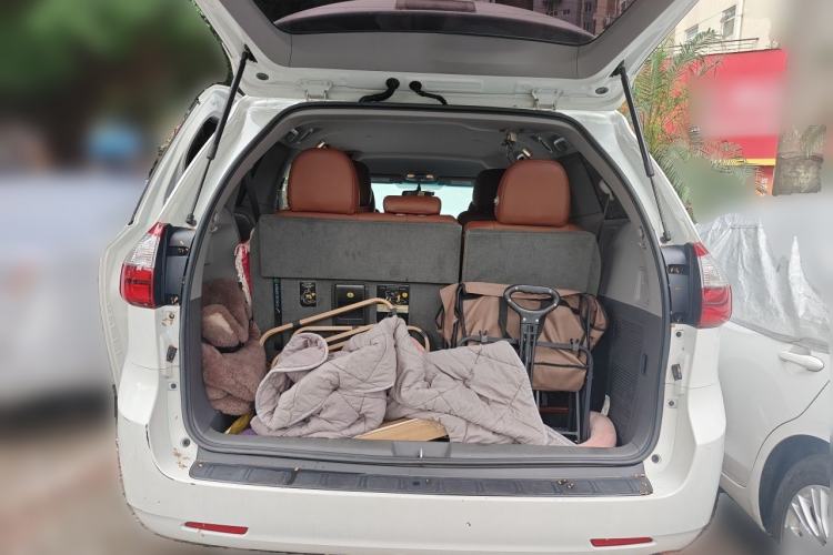 Used Toyota SIENNA  Trunk