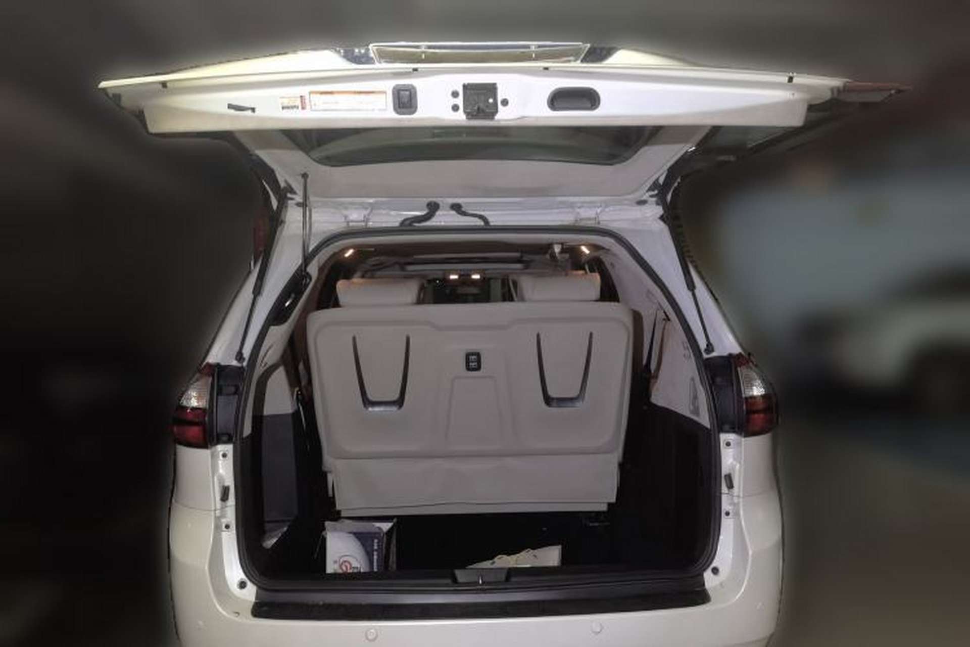 Used Toyota SIENNA  Trunk