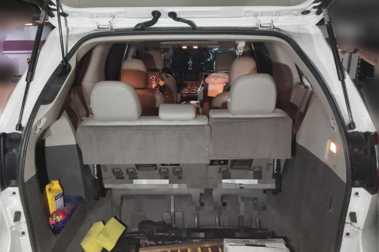Used Toyota SIENNA  Trunk