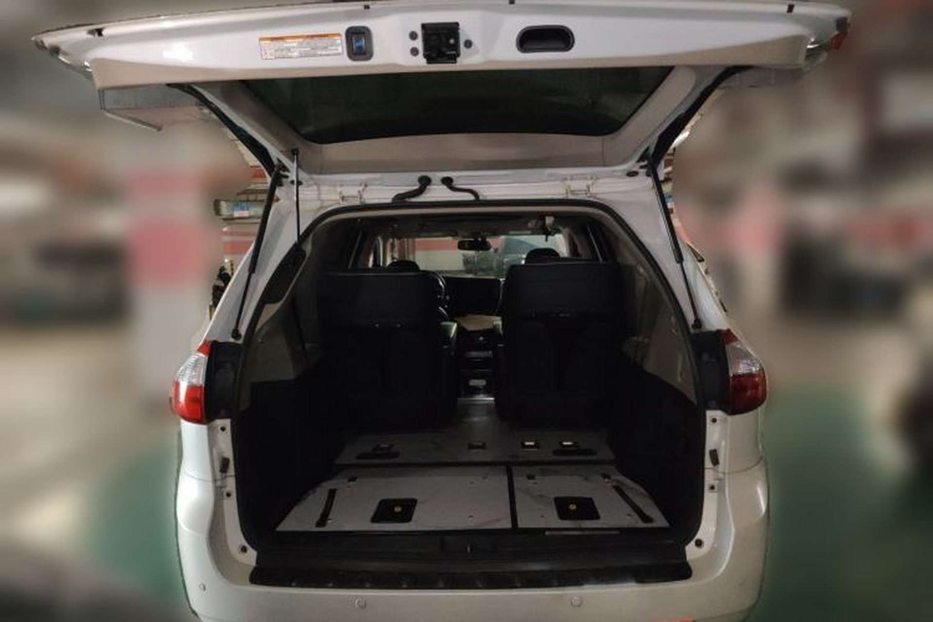 Used Toyota SIENNA  Trunk