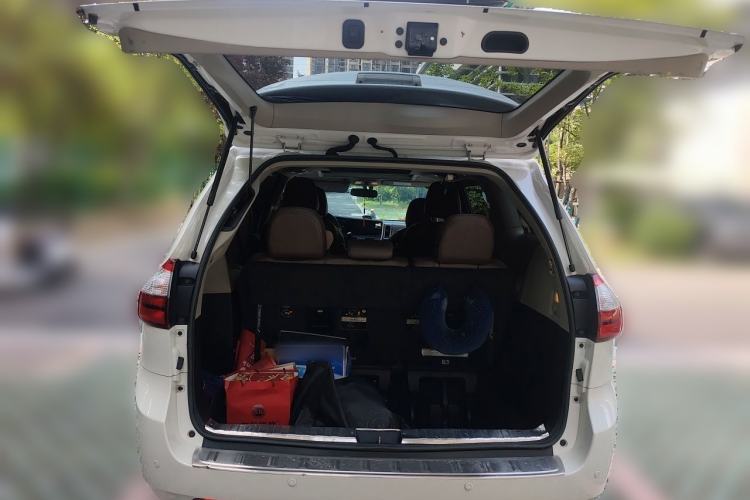 Used Toyota SIENNA 2017 3.5L Four-Wheel Drive Limited 7-Seater Canadian Version Trunk
