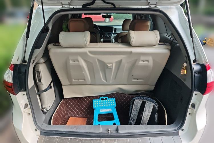 Used Toyota SIENNA  Trunk