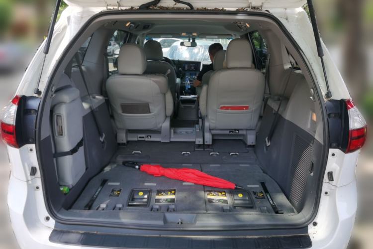 Used Toyota SIENNA  Trunk