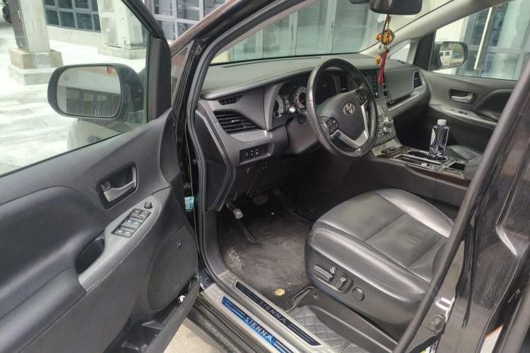 Used Toyota SIENNA 2018 3.5L Four-Wheel Drive Limited 7-Seater Canadian Version Driver Seat