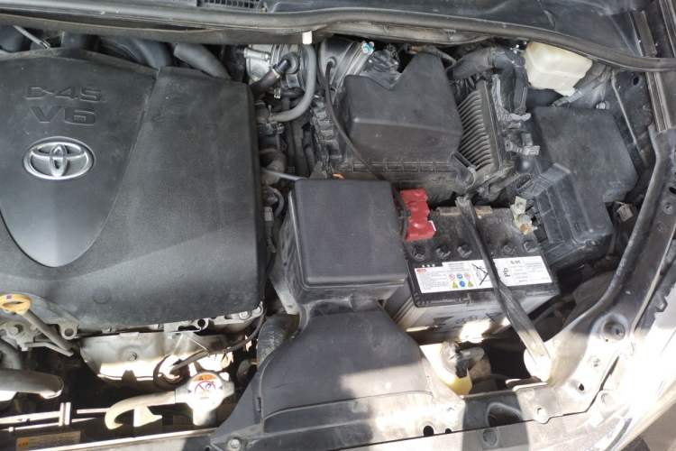 Used Toyota SIENNA  Engine Bay Left