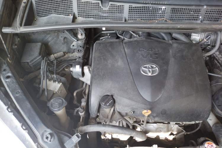 Used Toyota SIENNA  Engine Bay Right