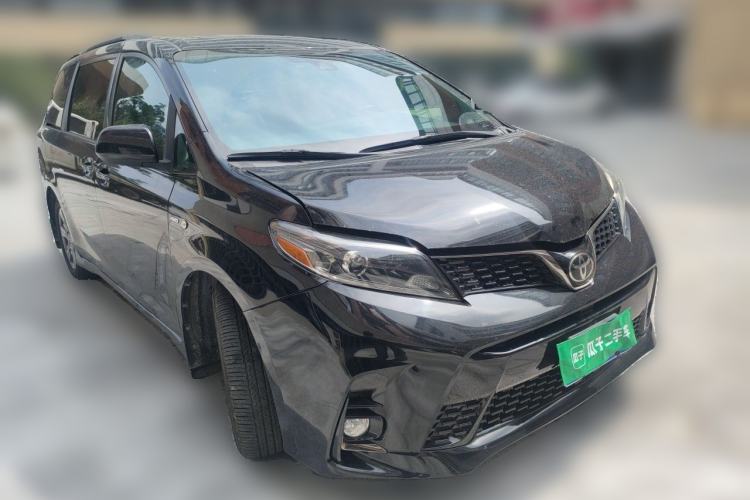 Used Toyota SIENNA 2018 3.5L Four-Wheel Drive Limited 7-Seater Canadian Version Front Right 45 Deg